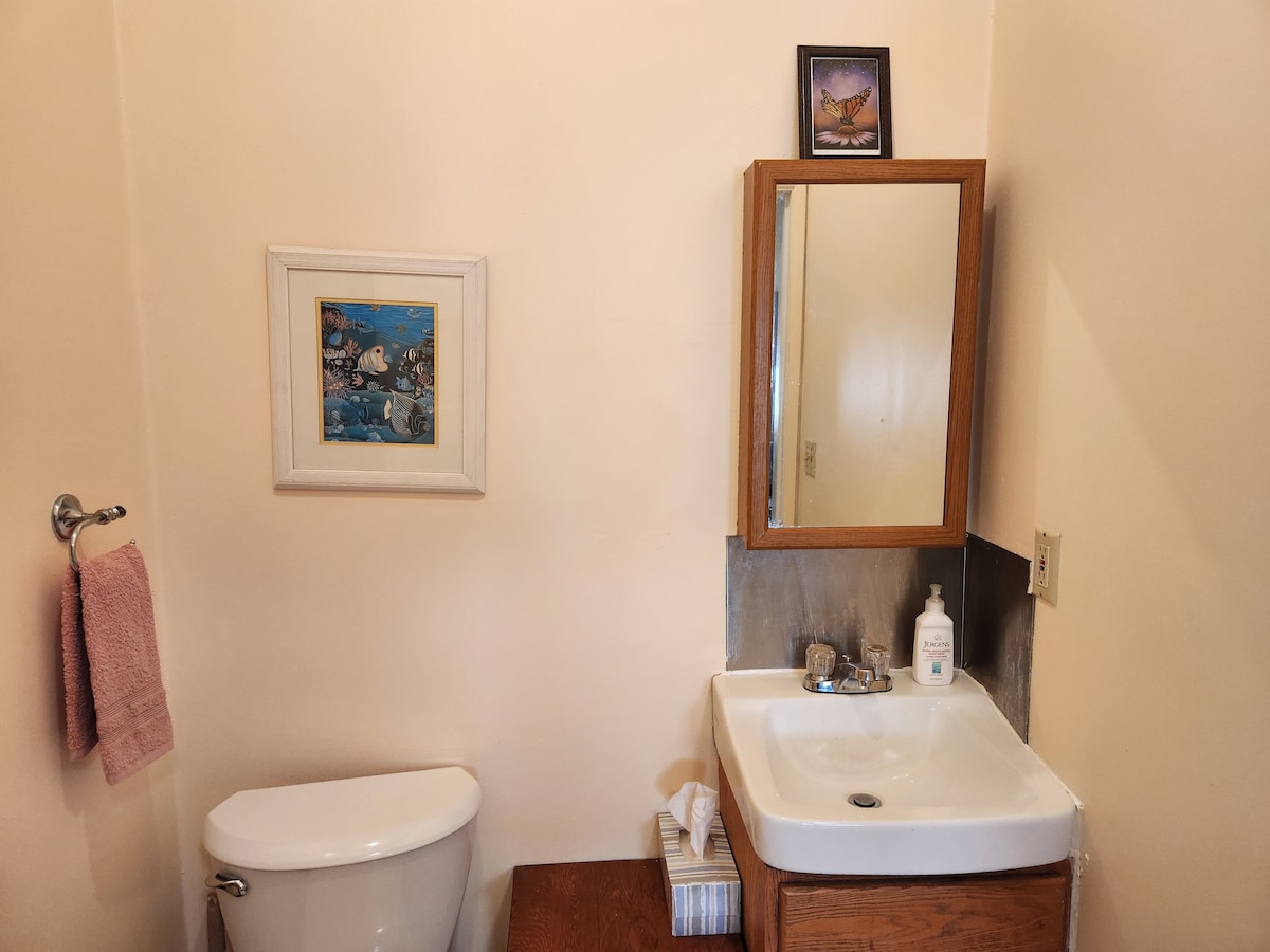 Minutes from Yreka: Great small space, good value