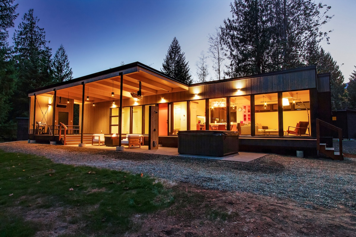 Waterfront Cabin at White Pass