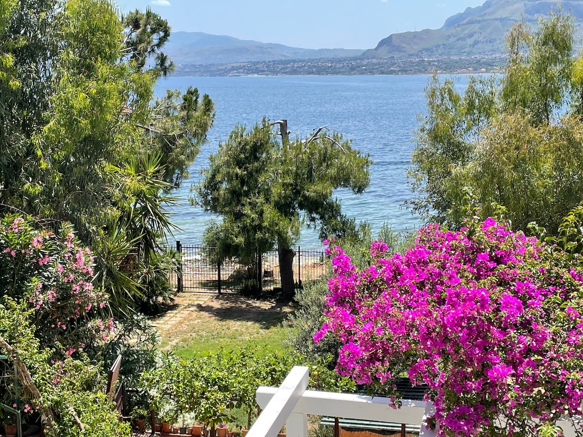 Casa sul mare su due piani