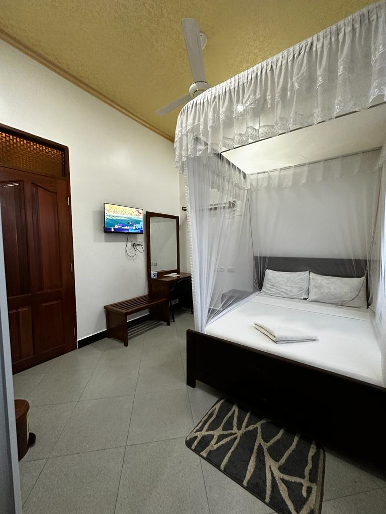 Revada Airport Lodge, Kinyerezi, Simba Room