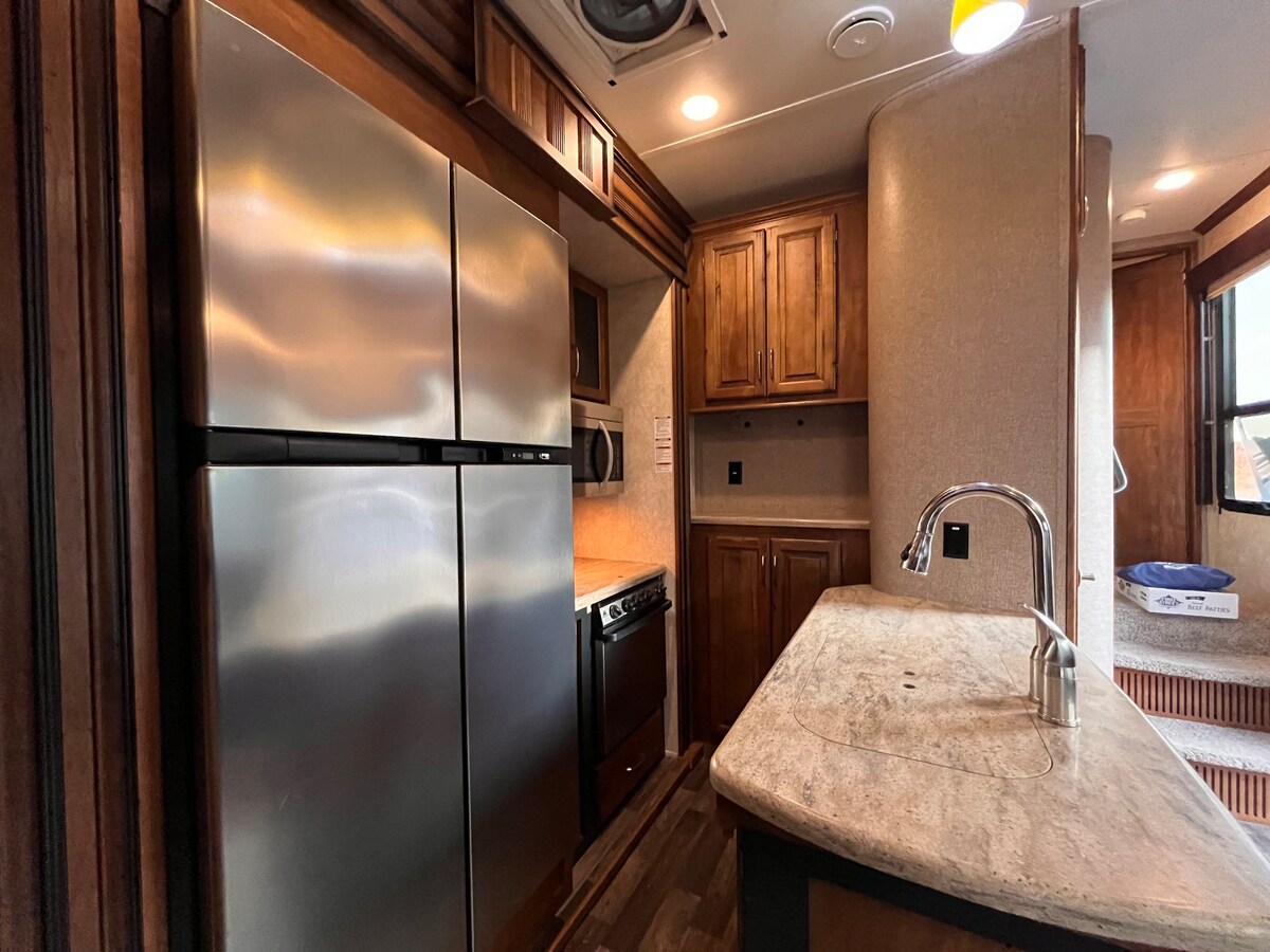 Private Trailer Oasis-5 Min - Airport