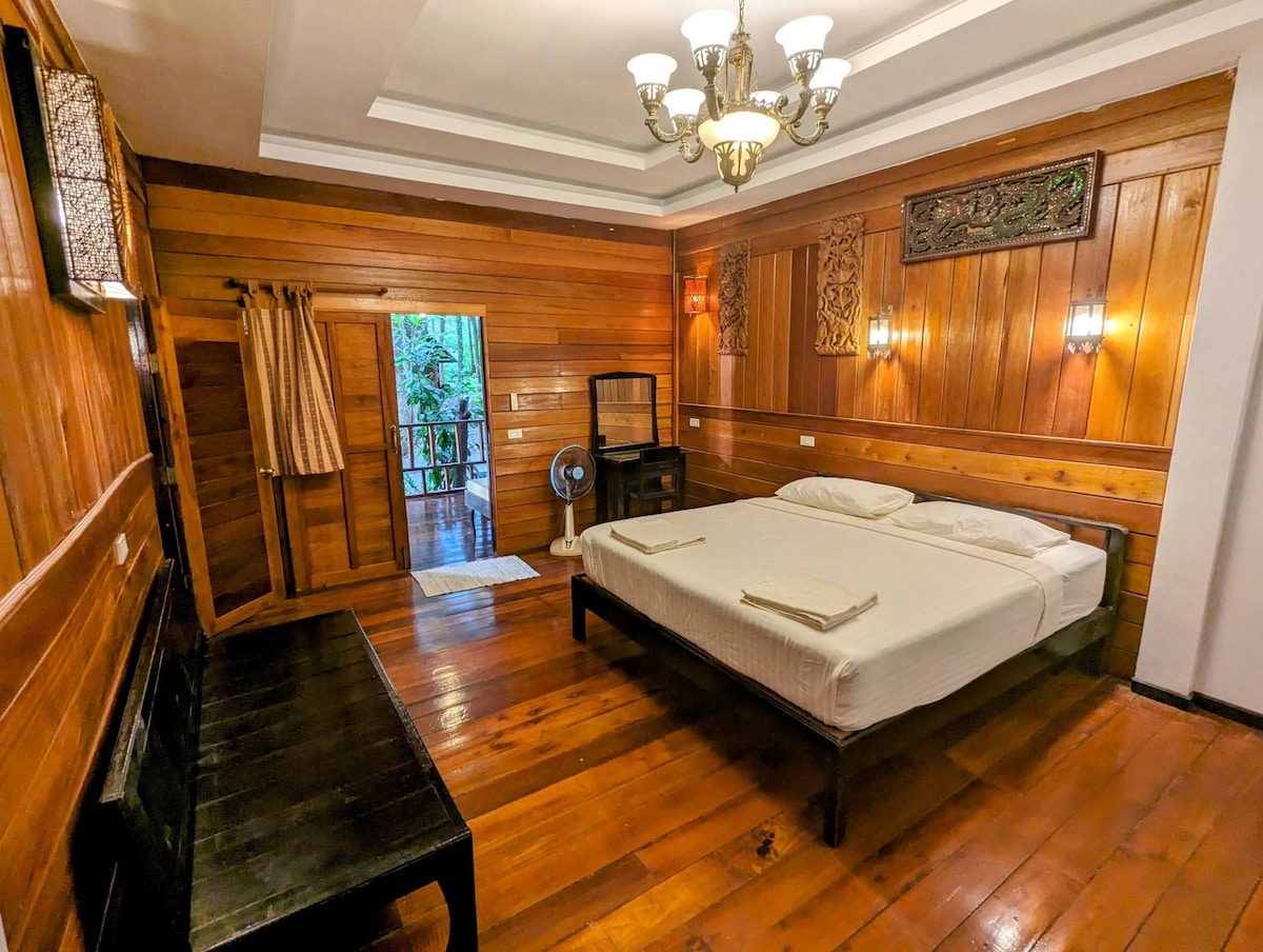 Family 2 Bedroom Ensuite Traditional Thai Home