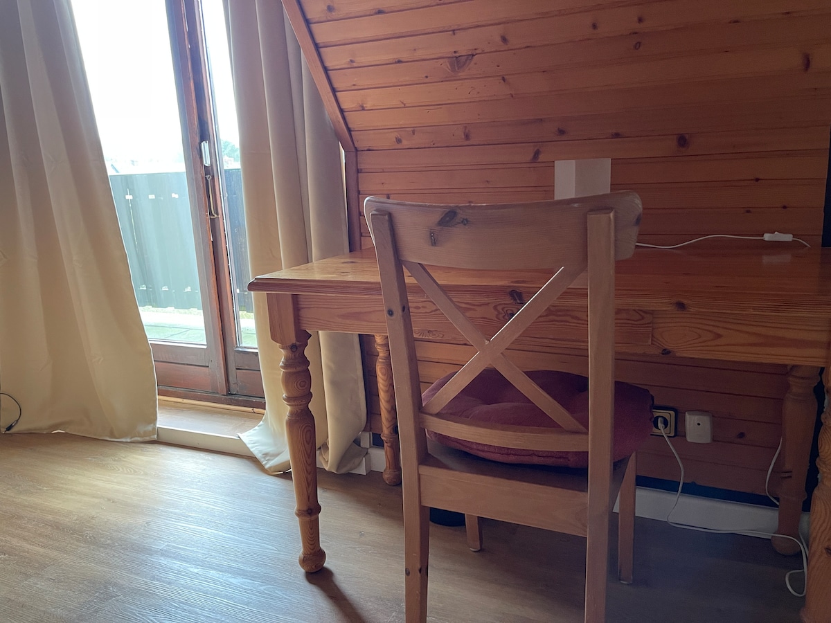 Gemütliches Einzel-Zimmer mit sonnigem Balkon