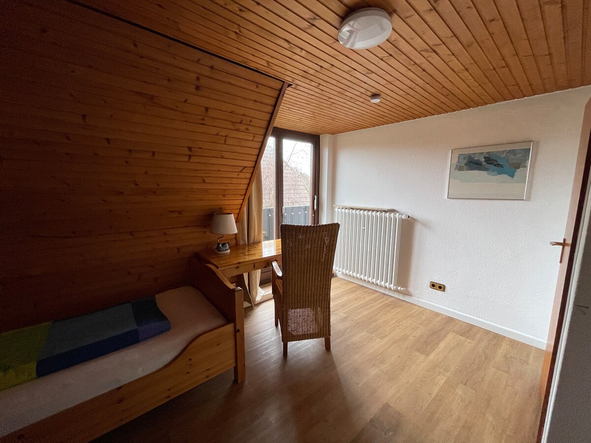 Gemütliches Einzel-Zimmer mit sonnigem Balkon