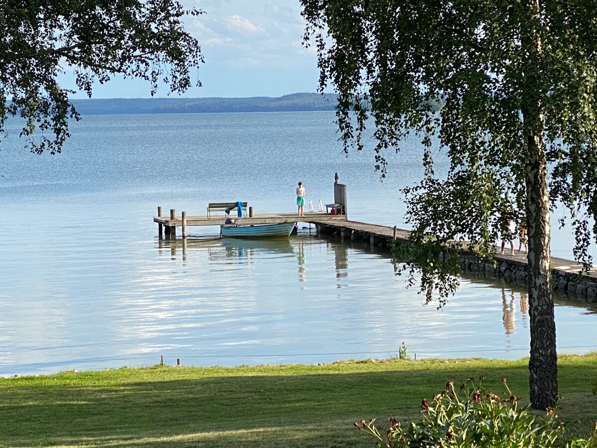 Family villa with private lakefront on Adelsö