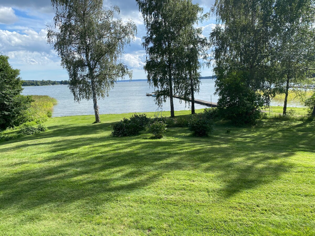 Family villa with private lakefront on Adelsö