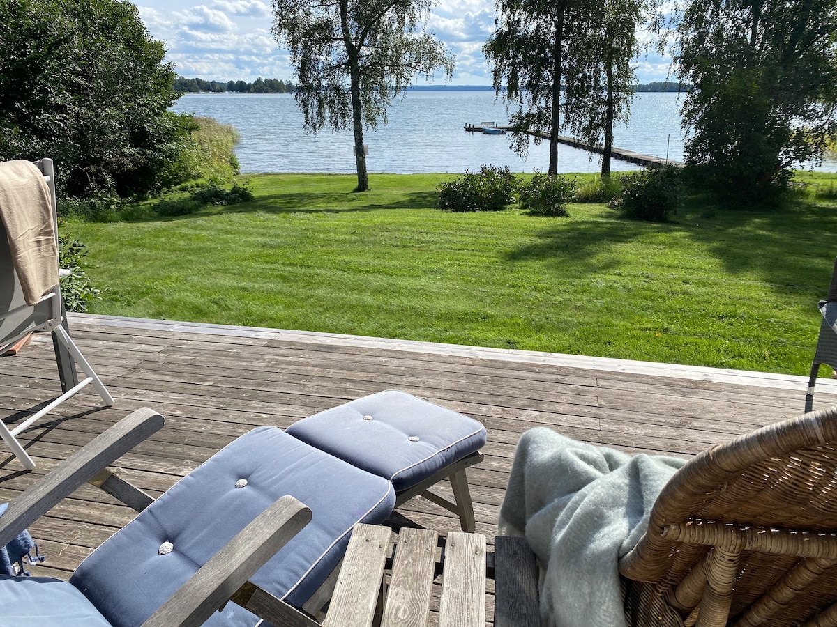 Family villa with private lakefront on Adelsö