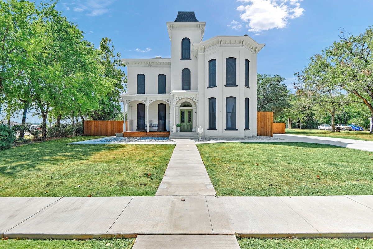 Historic Manor Near Downtown