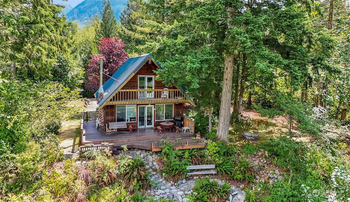 Riverfront Cabin with River Access, Mountain View