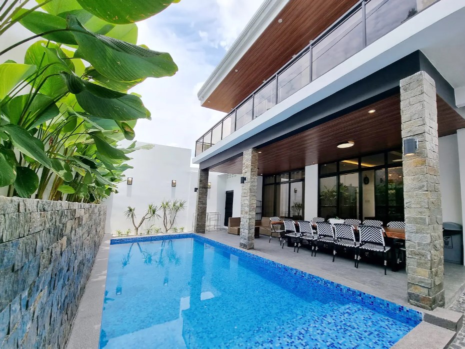 Entire Villa in Tagaytay (w Heated Pool)