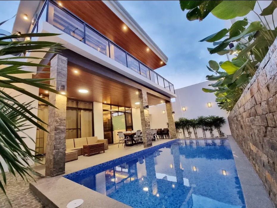 Entire Villa in Tagaytay (w Heated Pool)