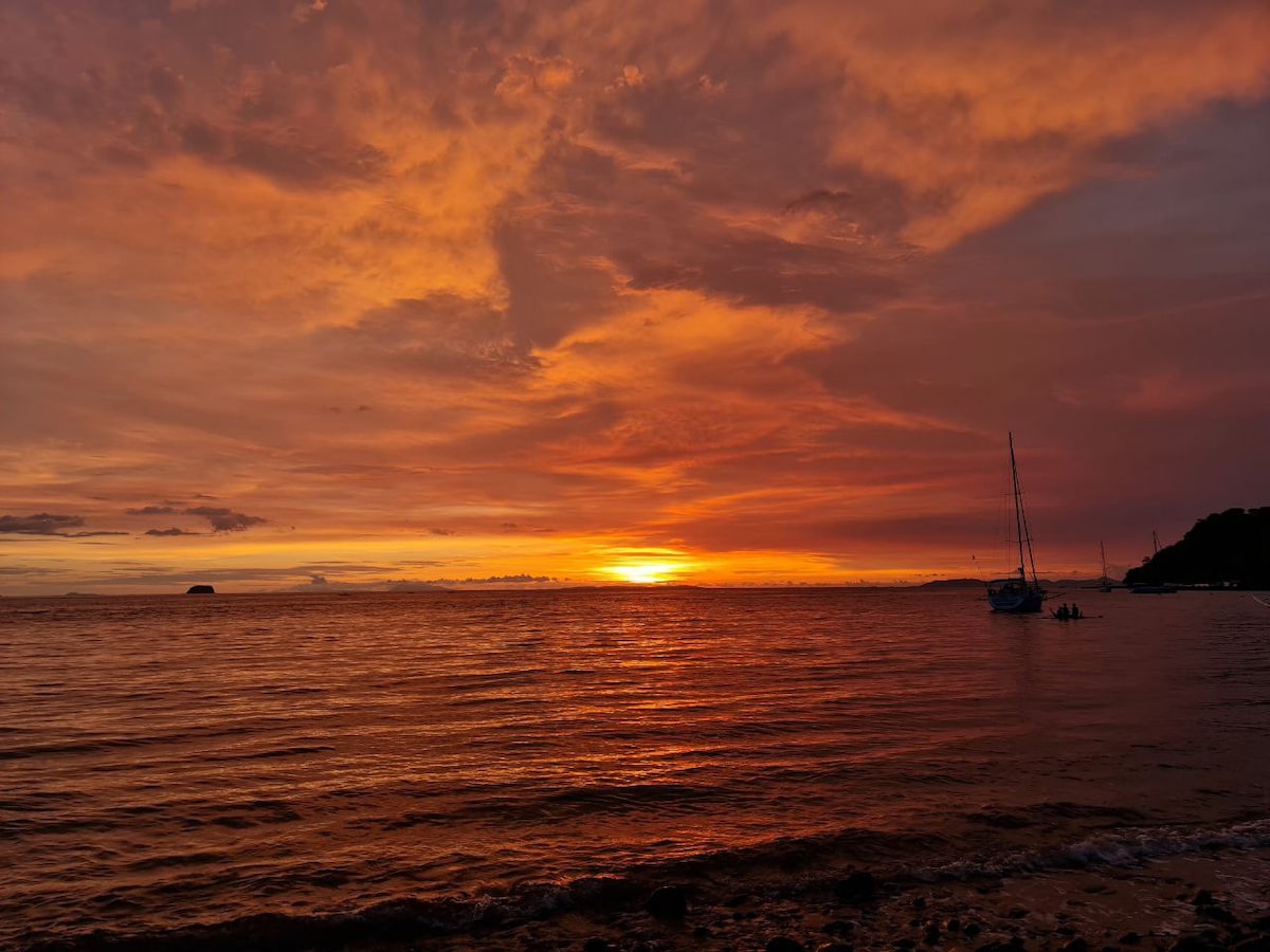 巴坦加斯海滩（ Batangas Beach ）