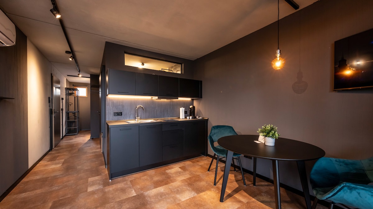 NEW Industrial-Style Apartment (Kurz- / Langzeit)