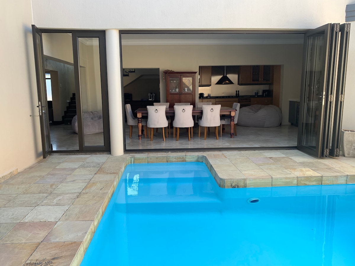 Villa with heated pool (no load-shedding)