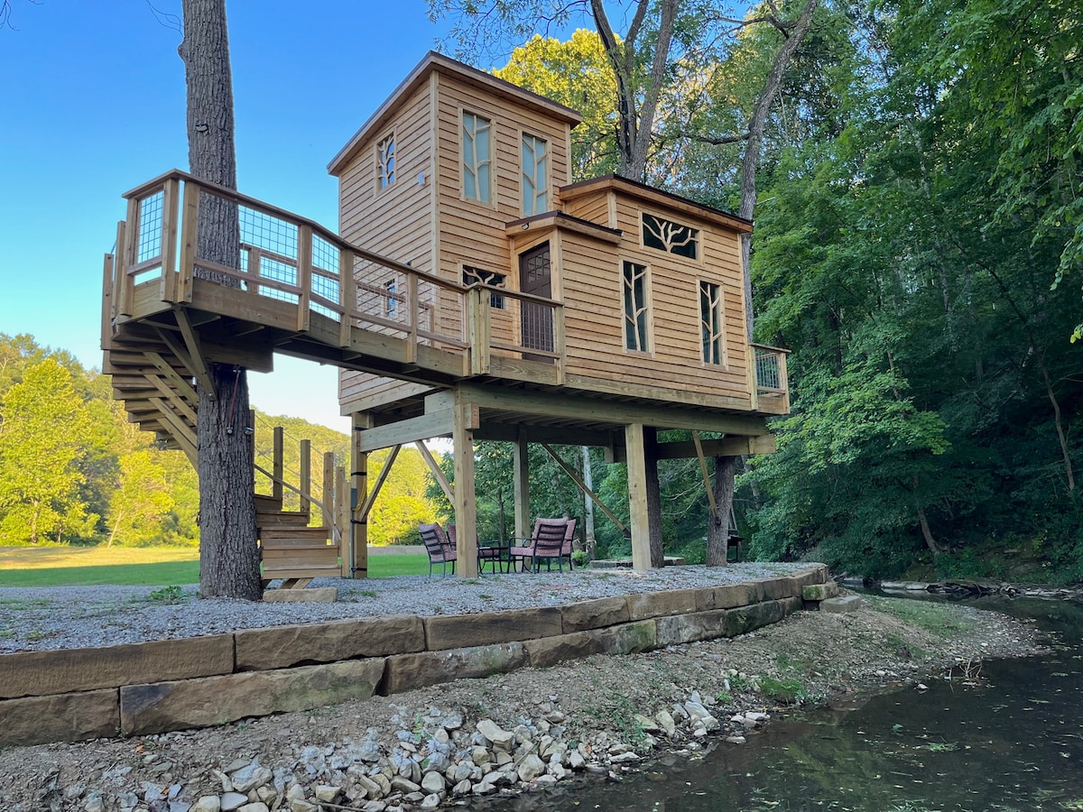 The Royal Roost Treehouse