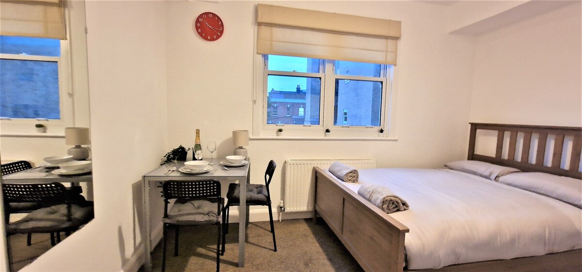 Central London Location - Double Room - (Rio)