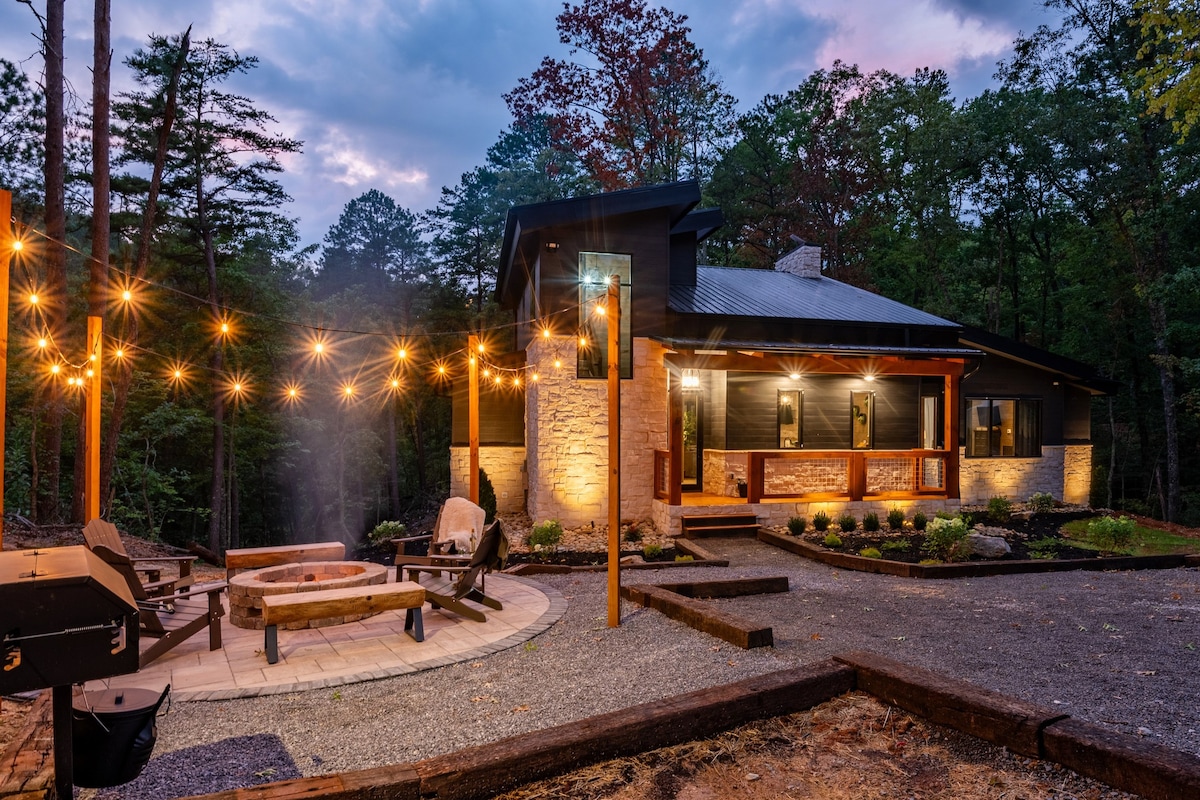 Luxury Cabin-Mountain View-Pool-Fire Pit-Theater