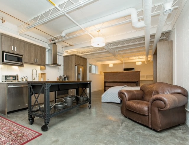 Spacious Industrial Style Suite!