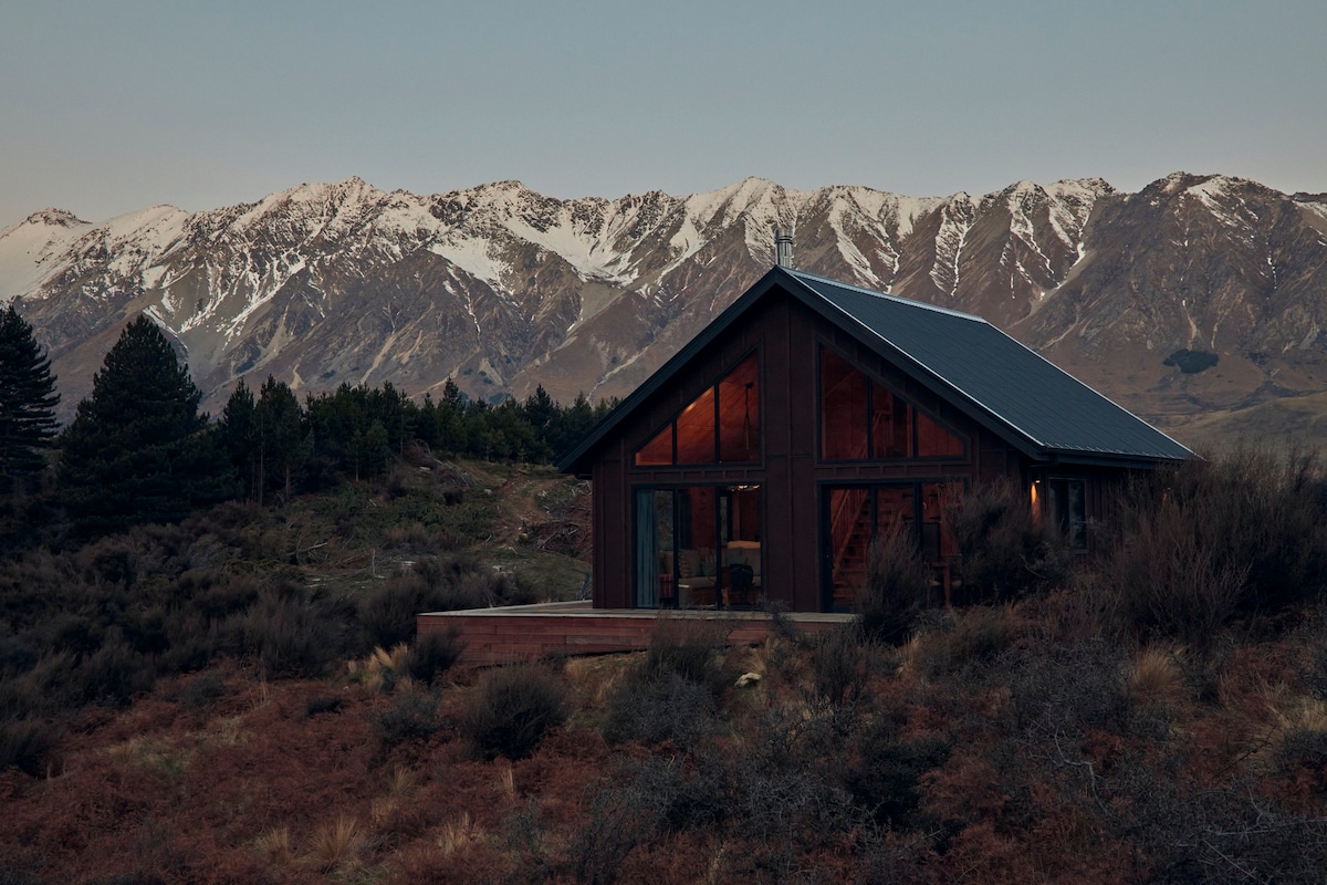 The Temple Cabin - Remote Wilderness Comfort