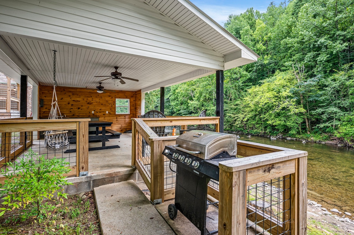 Riverfront Cottage w/Grill*Fire Pit*National Park