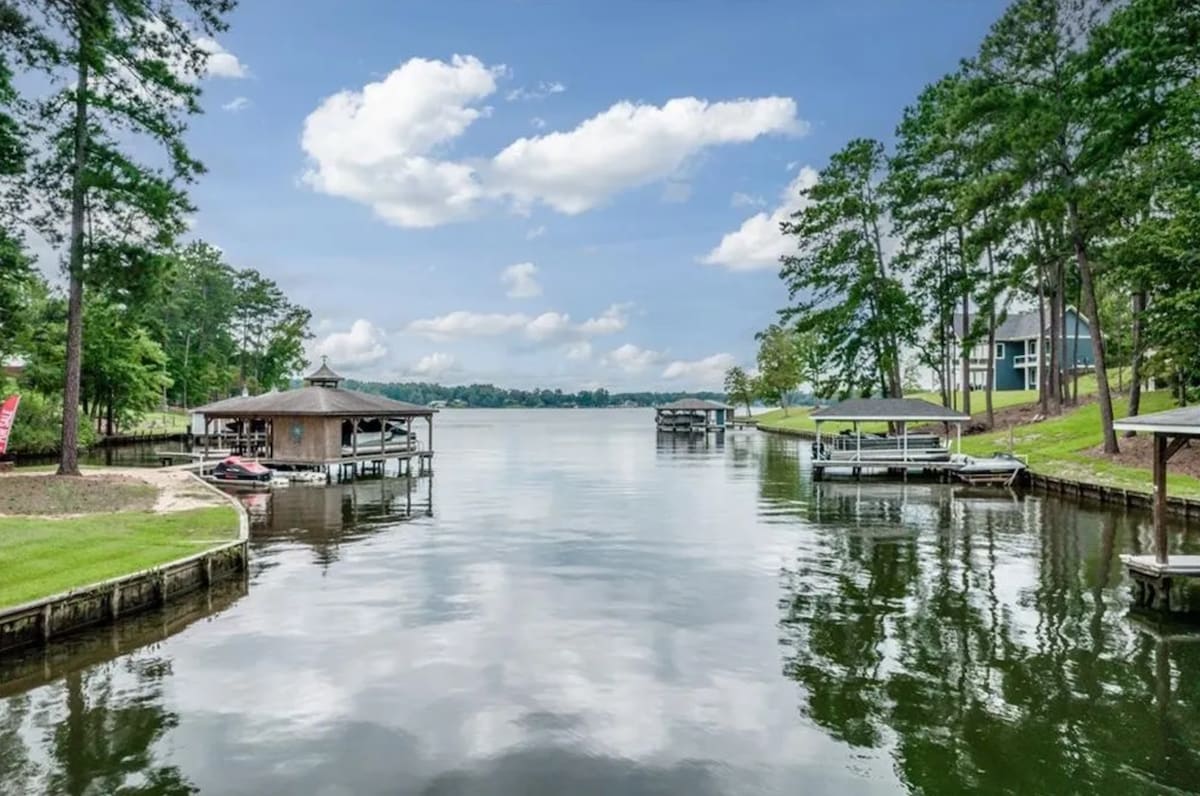 'Serenity Now' 3bd/3ba Lake-Front Oasis