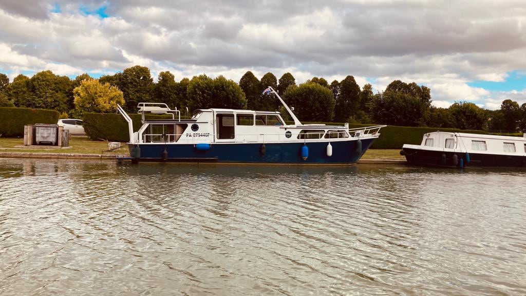 L'Amazone - Bateau sur le Canal de Bourgogne