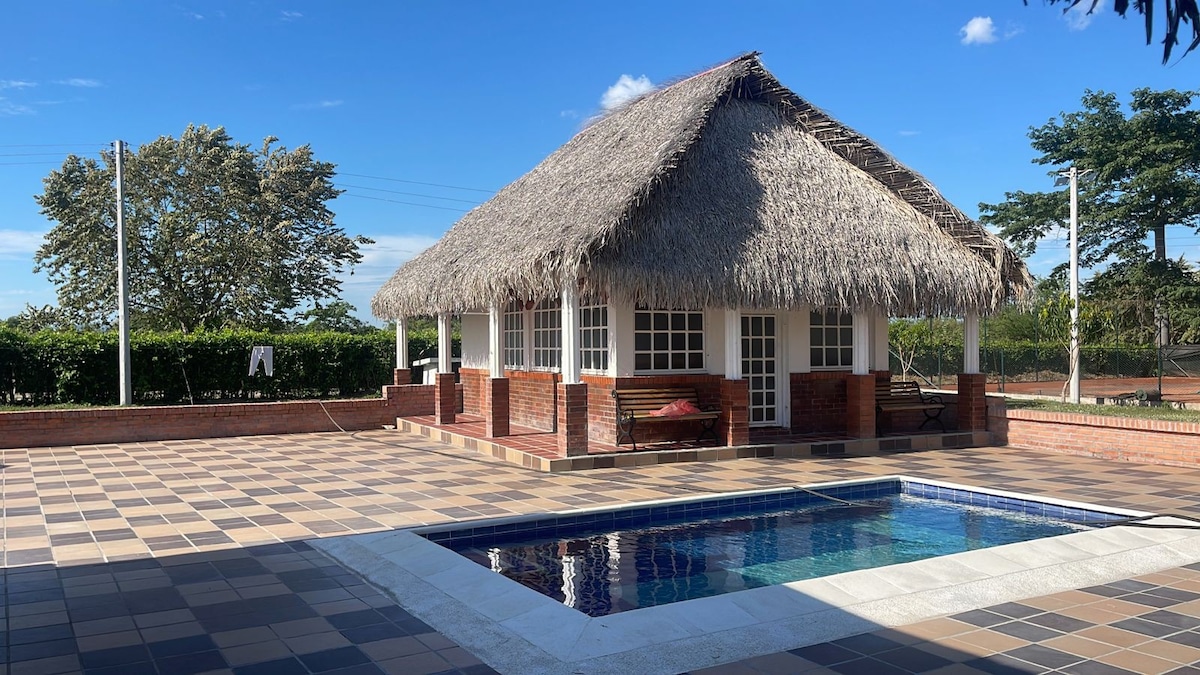 Hermosa, campestre, moderna,  campo de tenis