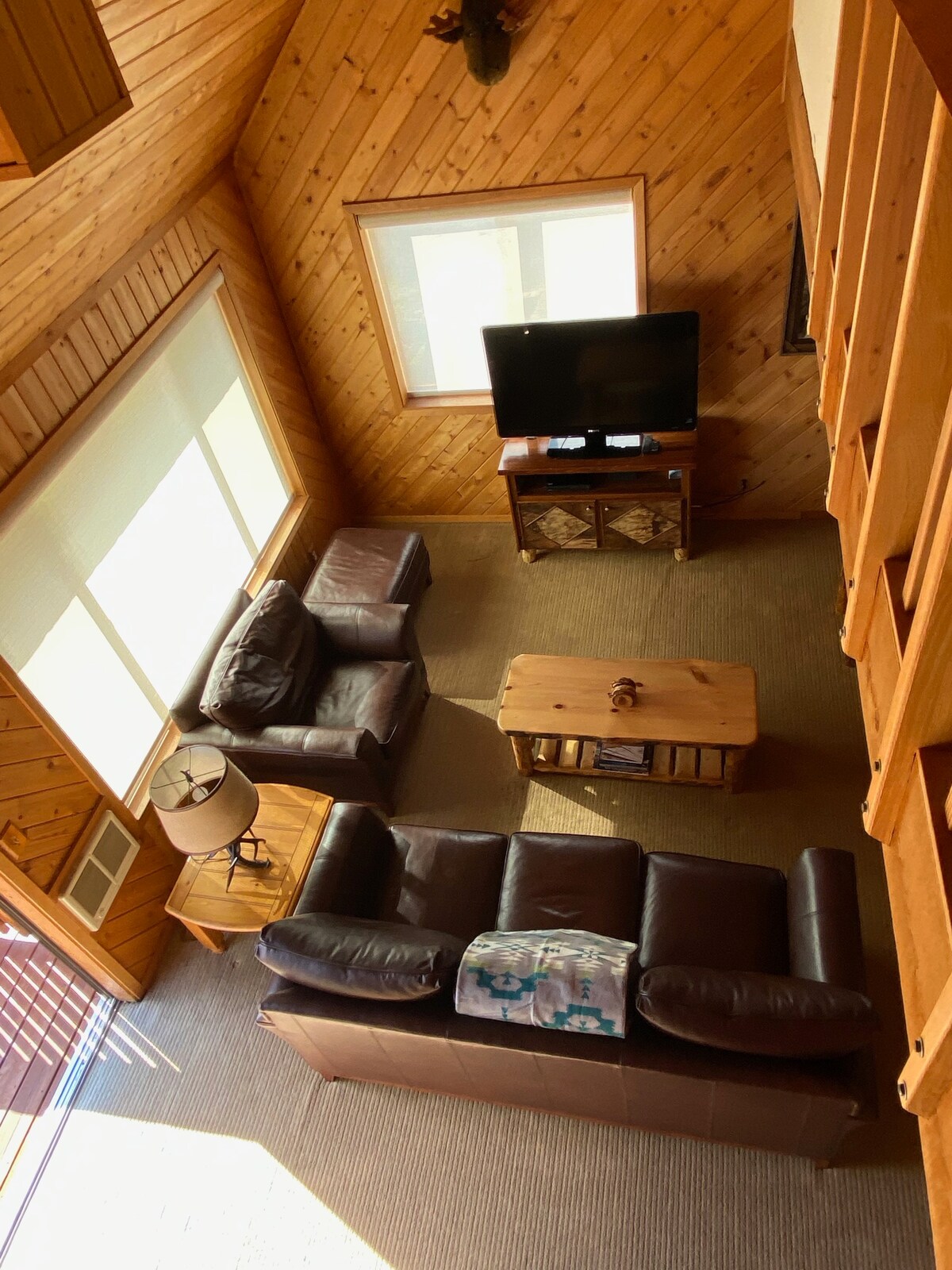 Eagles Nest - Lakeview Cabin with stunning views.