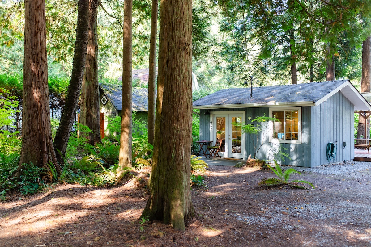 Getaway Cabin in the Woods with Large Outdoor Deck