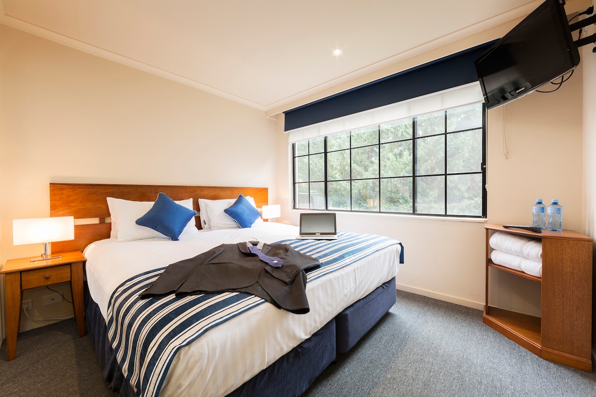 Canberra Central Parklands Hotel 1BD Apartment