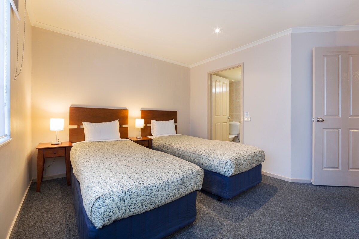 Canberra Parklands Central Hotel 2BD Apartment