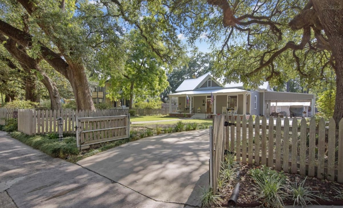 The Historic Givens Cottage