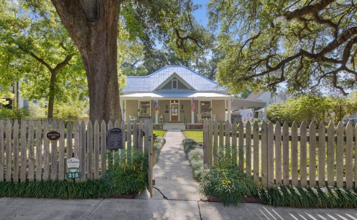 The Historic Givens Cottage