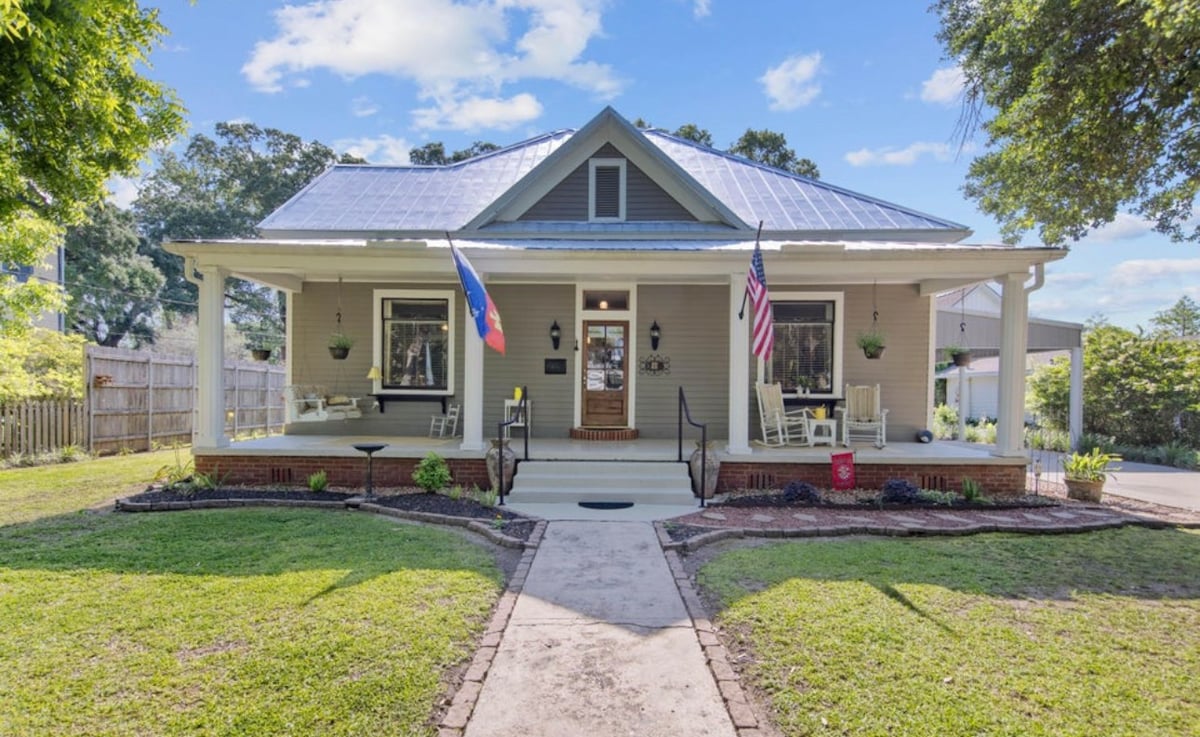 The Historic Givens Cottage