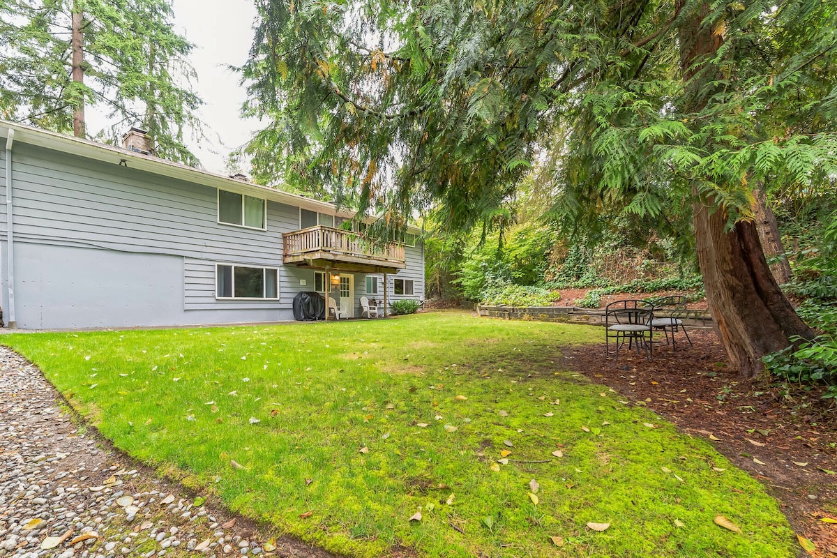 3 Bed & Yard, Pet Friendly - Seattle 10 miles away