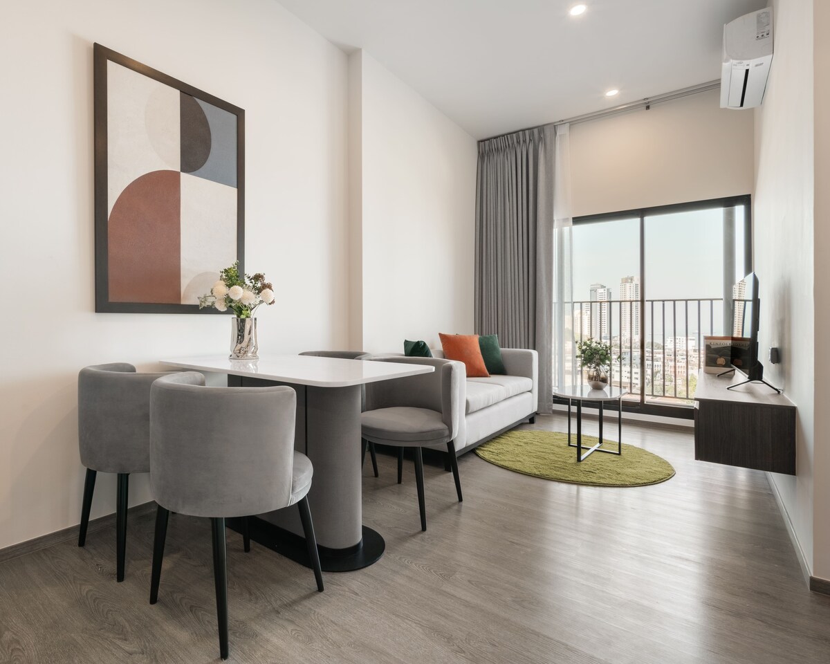 A luxurious condo in central Sriracha