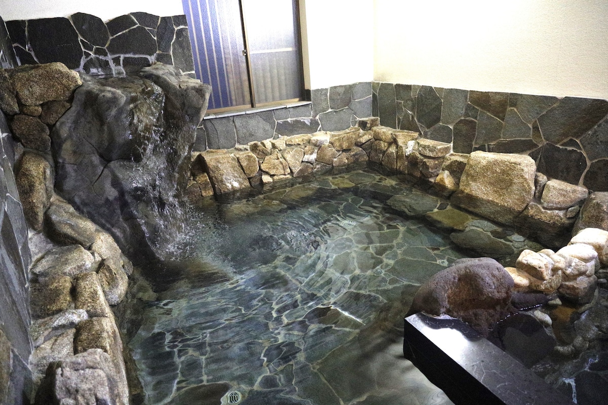 本格茶室と三種類の温泉が楽しめる貸切旅館　山梨県石和温泉　「ゲストハウス璃洛（りらく）」