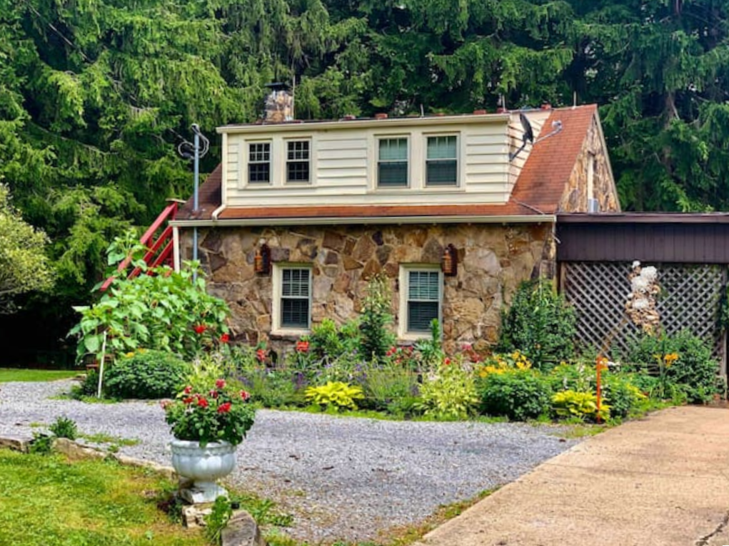 Stone House & Cottage Suites