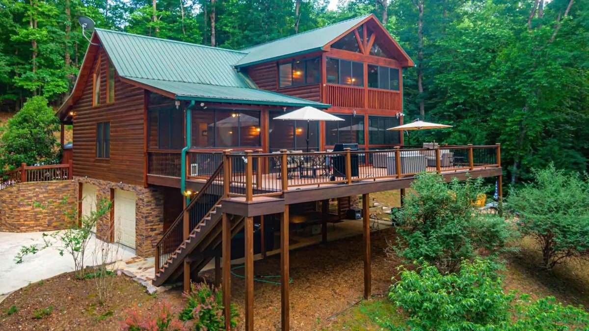 River Resort Lodge in the Woods with LOTS to do!