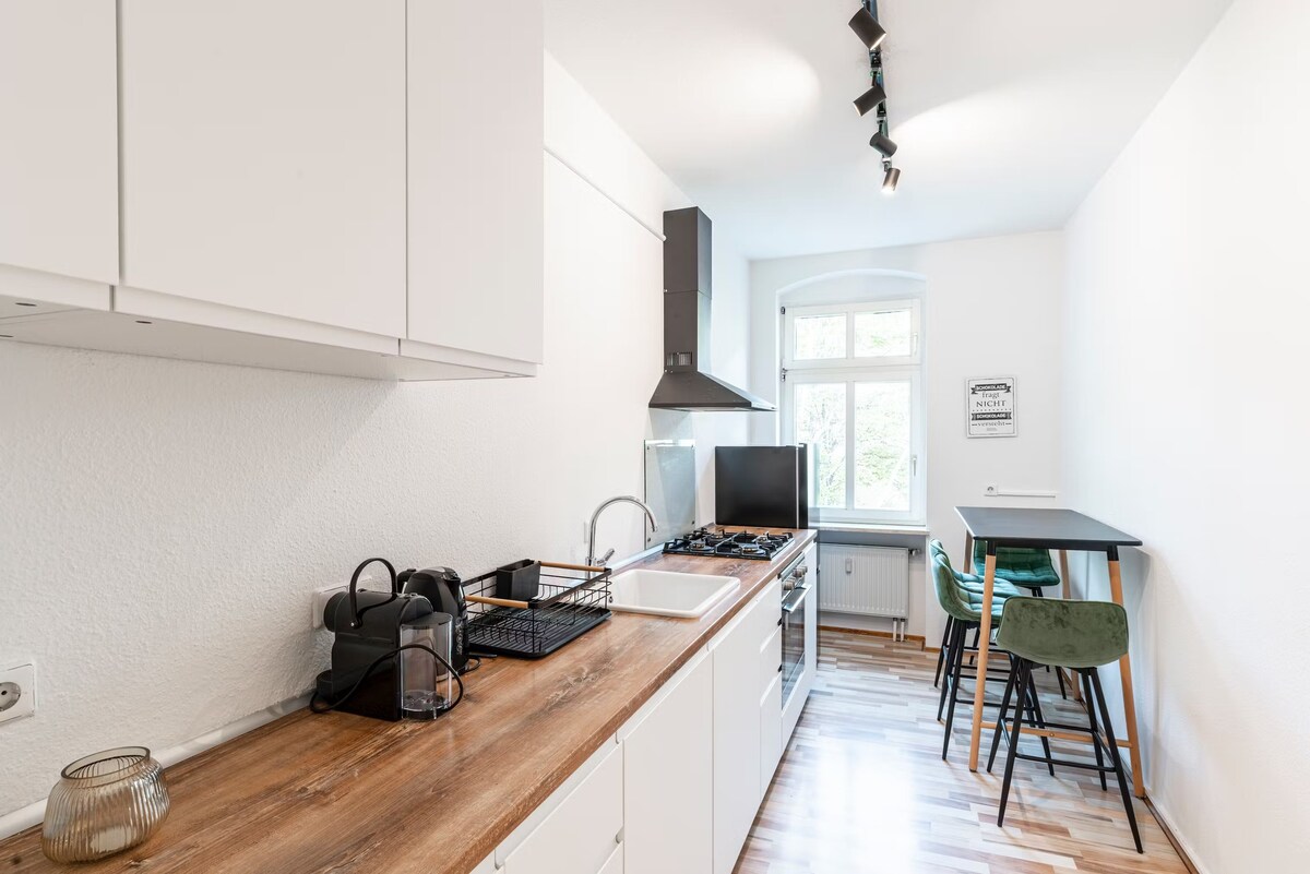 Terrace |Comfy Chic 3 Bedroom Apt| Prenzlauer Berg