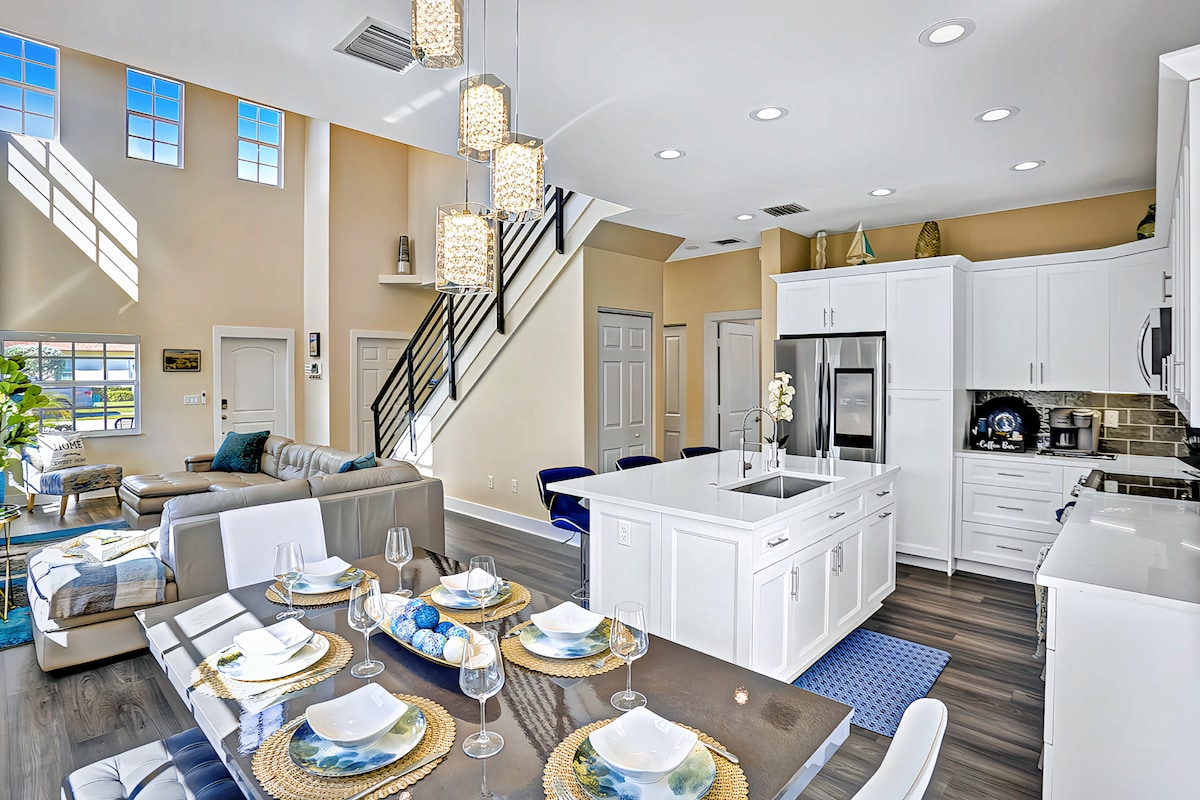 *NEW* Designer's Dream Heated Pool Home Delray!