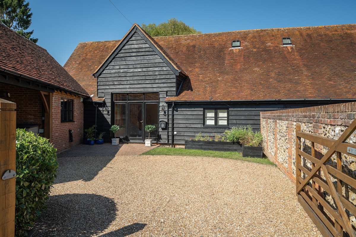 Bradenham Barn in The Chiltern Hills