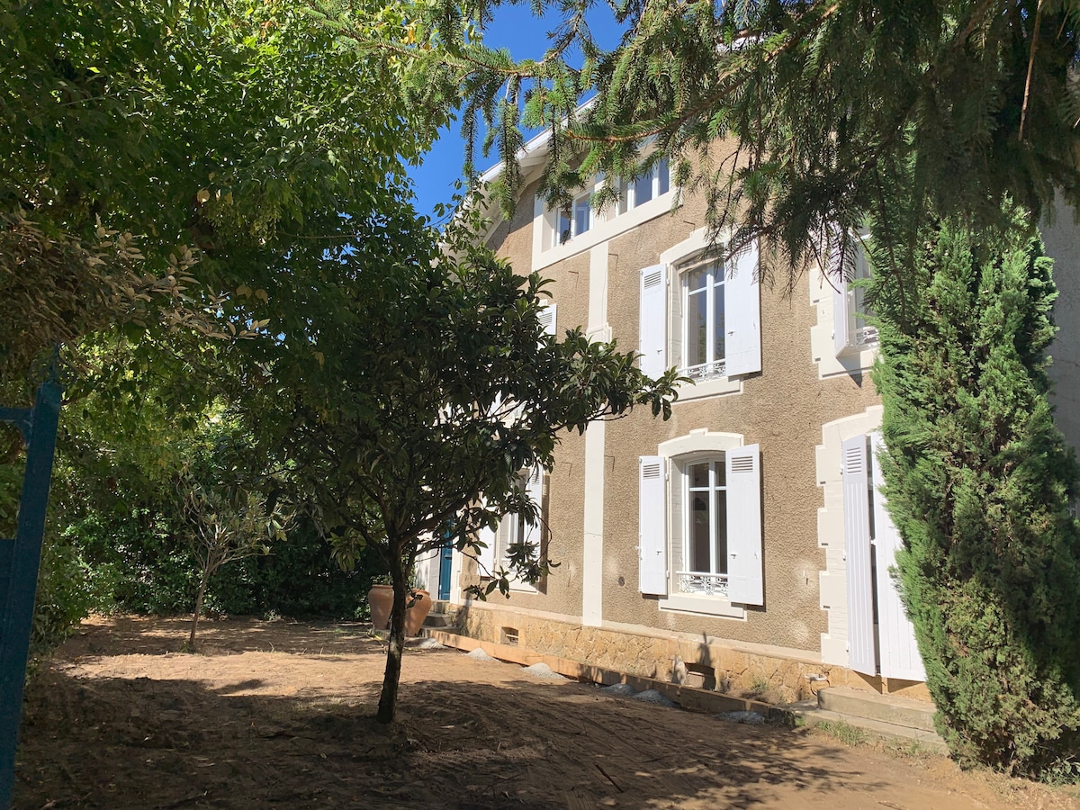 Studio avec parking et jardin