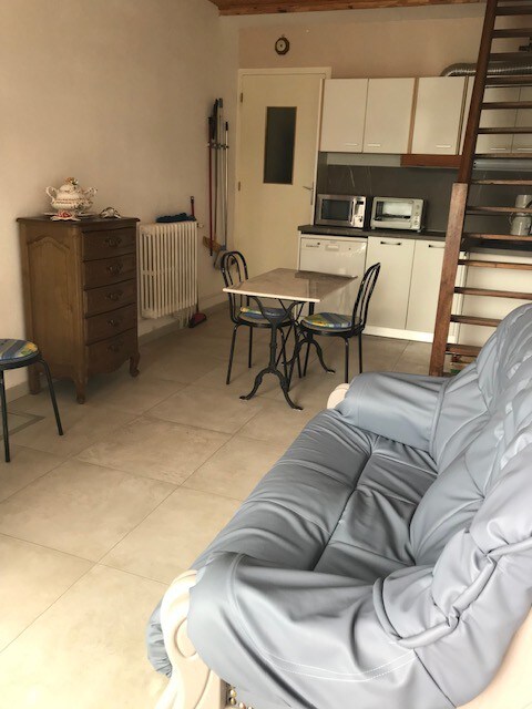 appartement 30 m2 avec terrasse .