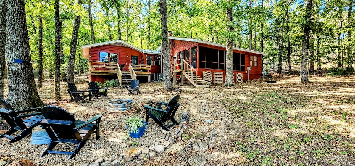 Roddy's Roost Lakefront Cabin - Hot Springs AR