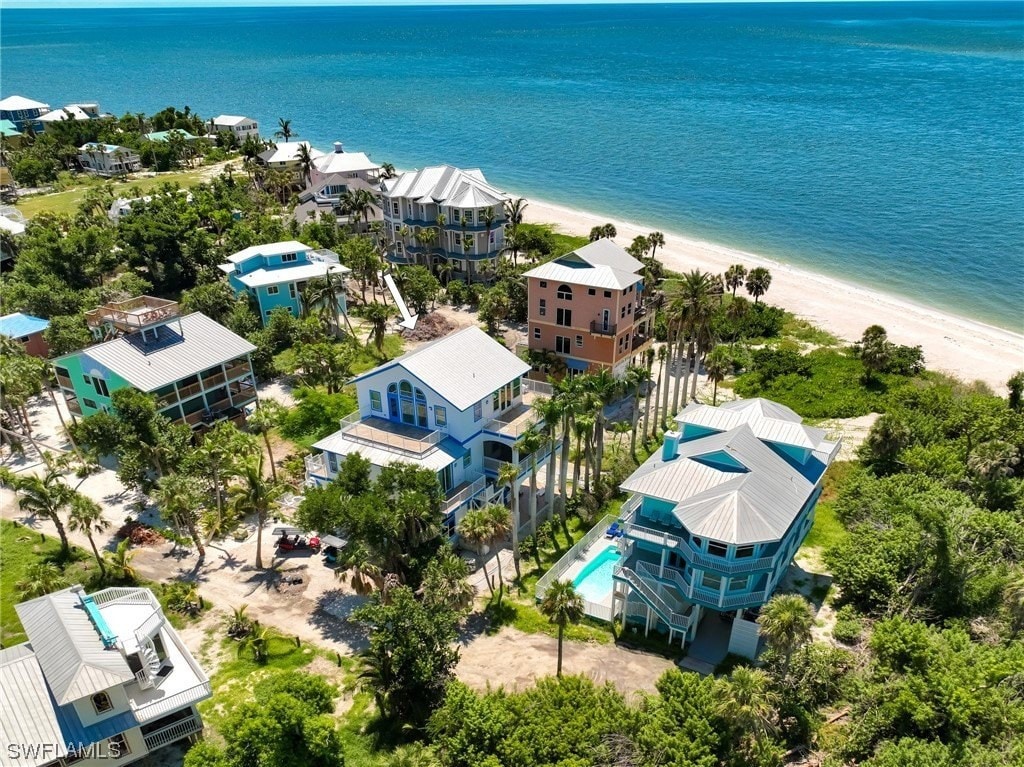 Beach Paradise: Oceanfront, Sleeps 10, Pool, Games