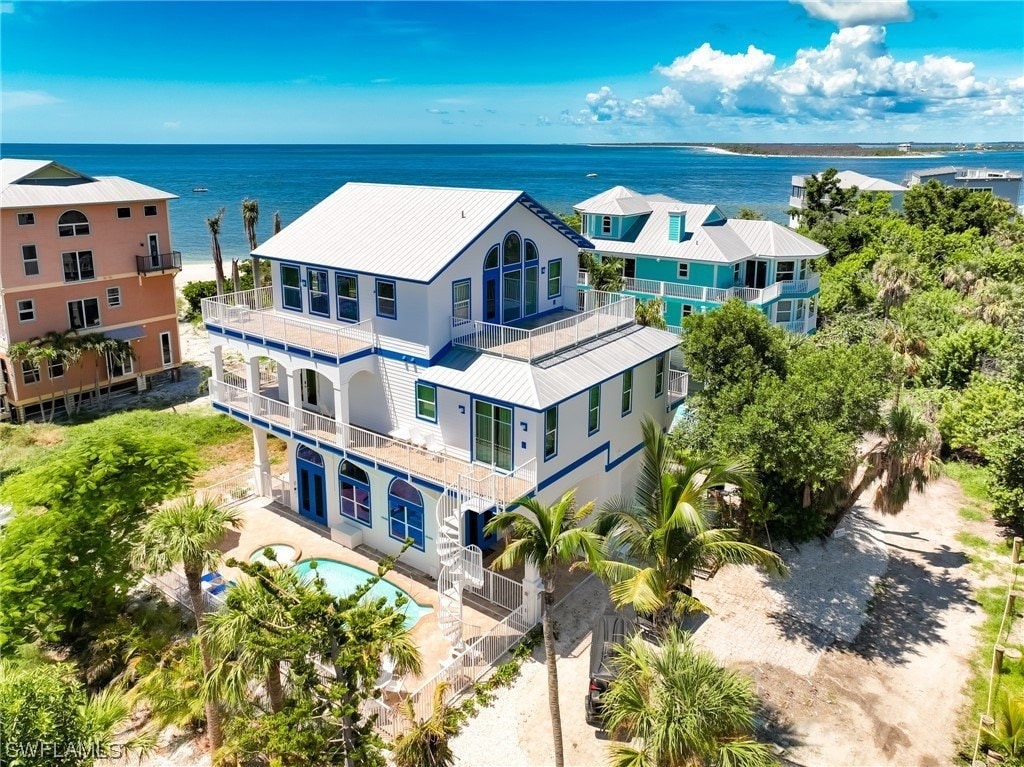 Beach Paradise: Oceanfront, Sleeps 10, Pool, Games