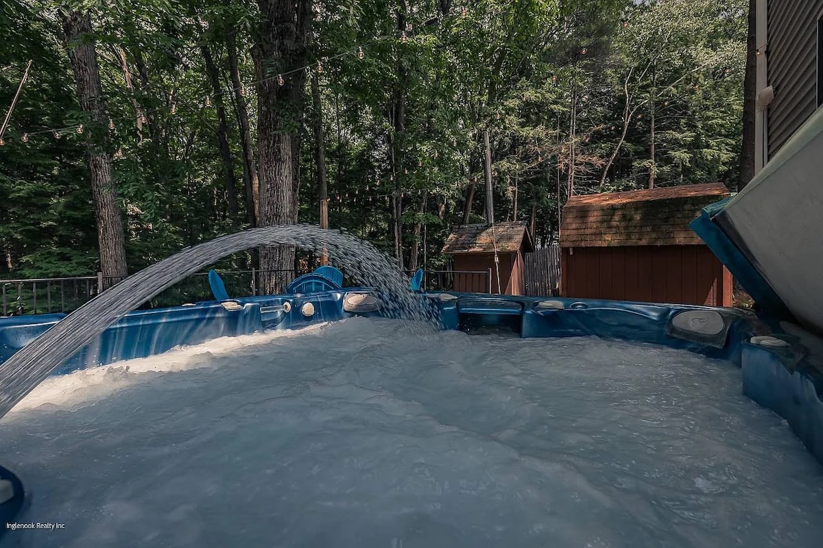 Beach/Hot Tub! Family Lake House