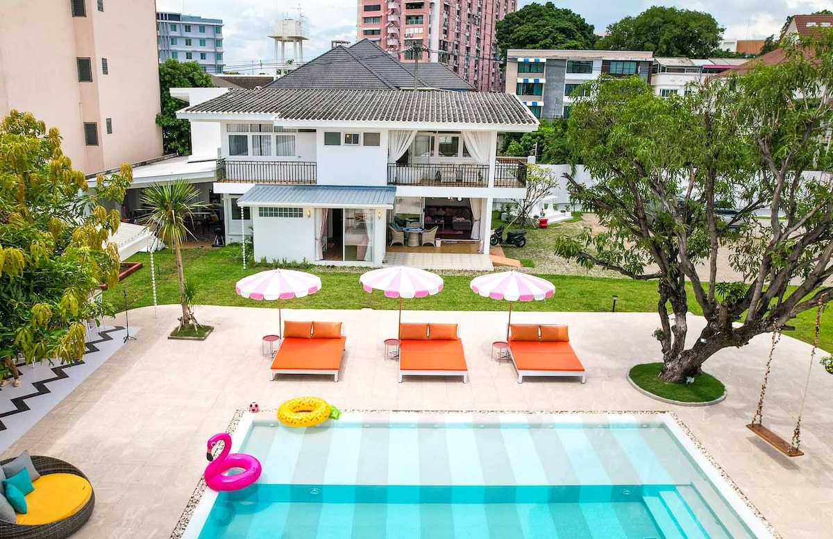 Spacious Luxury Villa @ Nimman, 5 Nights Discount!