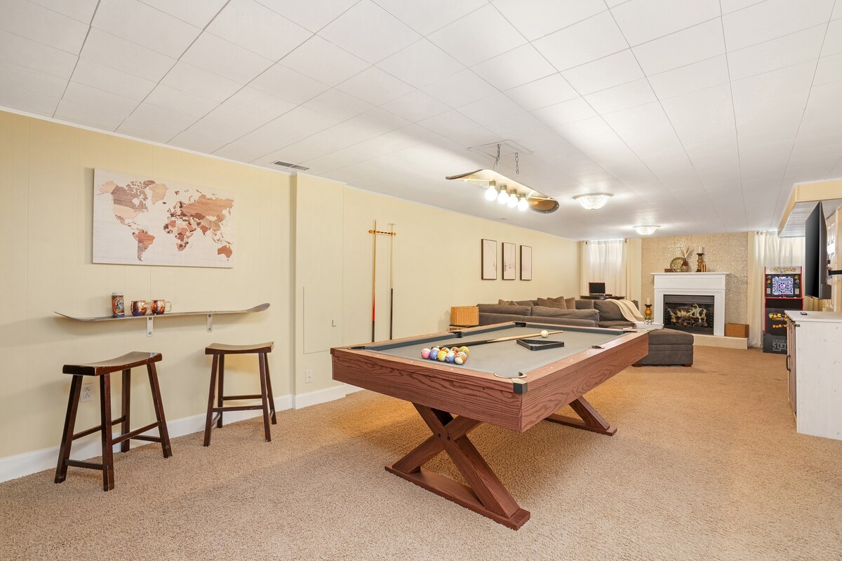 Has a gameroom! Near canyons & downtown